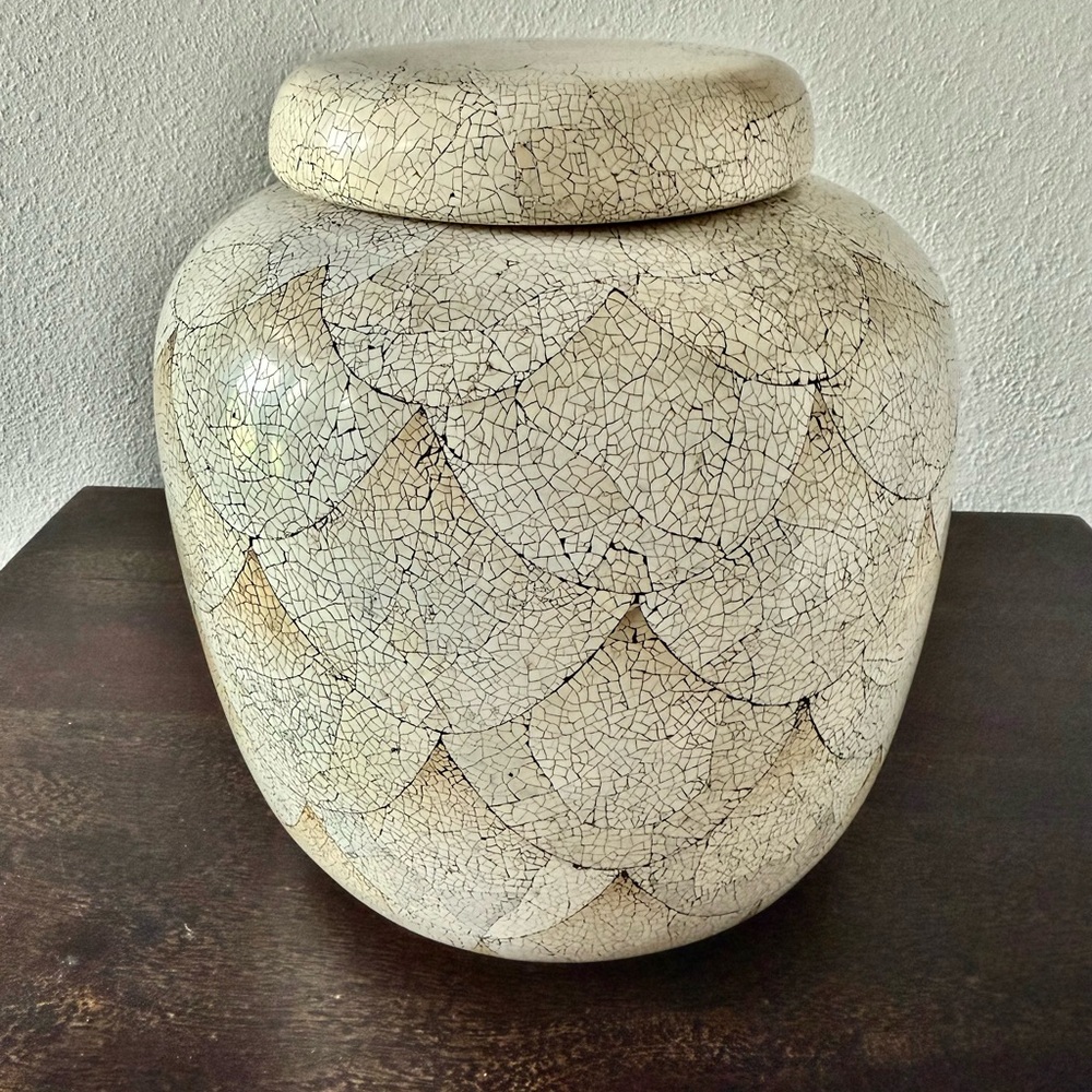 French deco style eggshell Lacquer giner jar. In great condition off white.